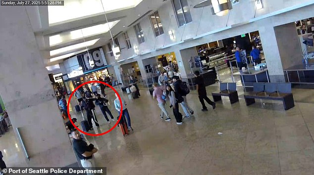 Čini se da je par imao svađu odmah nakon što je prošao kroz sigurnost na aerodromu