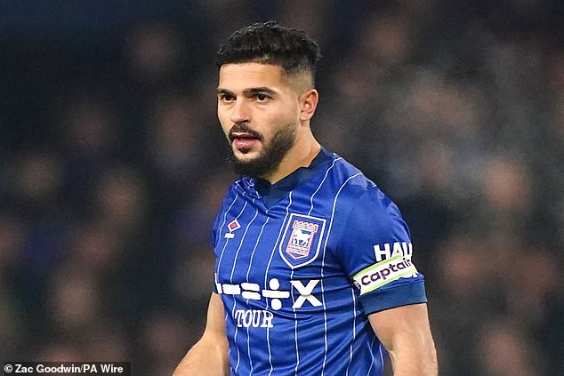 U međuvremenu, kapetan Ipswicha Sam Morsy nije bio kažnjen nakon što je odbio nositi traku zbog svojih vjerskih uvjerenja