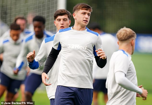 Mikey Moore morat će pričekati svoj debi Rangersa dok klub čeka međunarodno odobrenje
