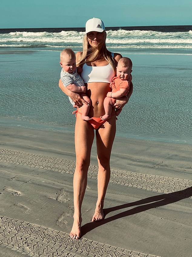 Brooke nije prisustvovala Hulkovom sprovodu, već je umjesto toga otišla na plažu sa svojim blizancima Oliver Andrew i Molly Gene (koja dijeli Hulkovo srednje ime) u čast svog pokojnog oca