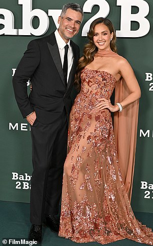 Još u siječnju potvrđeno je da se fantastična četvorica glumica, 44, i Cash, razdvojila nakon gotovo 17 godina braka i dočeka troje djece; Bivši par viđen 2024. u zapadnom Hollywoodu