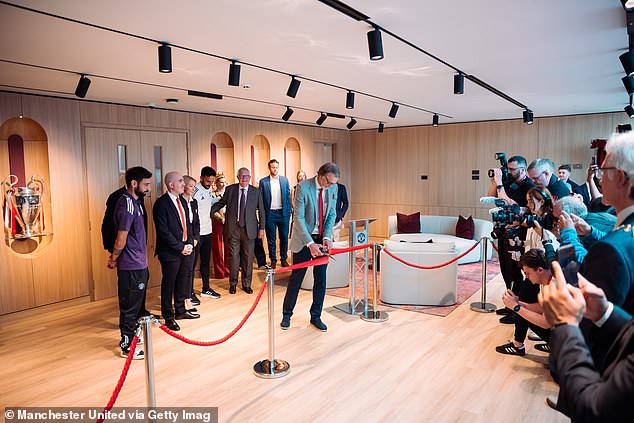 Ratcliffe je klupsku marku usporedio s Coca-Colom i Appleom dok je predstavio novi objekt