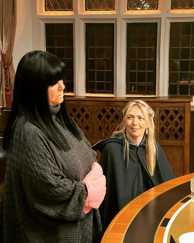 Unatoč tome što je odlazio s udjelom nagradnog novca, za vrijeme Merylinog vremena u dvorcu, njezini su vatreni udar s Maddy ukrali naslove (Maddy prikazana pokraj zore francuskog odjevenog kao Claudia Winkleman u Crvenom nosu, posebnom u 2023. godini)