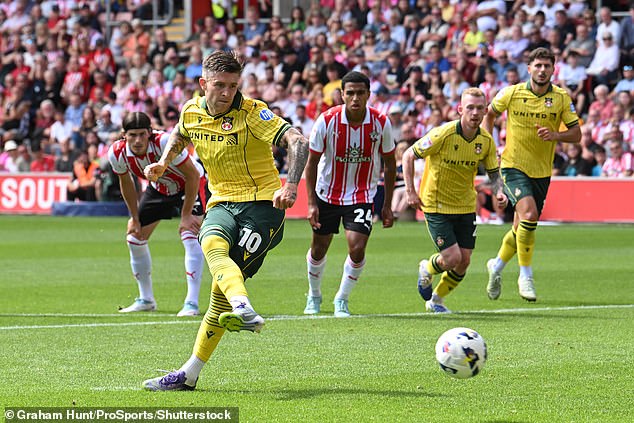 Josh Windass dao je Wrexham vodstvo s kaznom unutar 22 minute