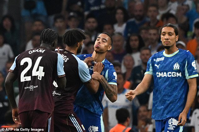 Mings se pojavio nezadovoljan Greenwoodom nakon što se činilo da je potonji udario u Amadou Onana za vrijeme prijateljske Aston Vile s Marseilleom