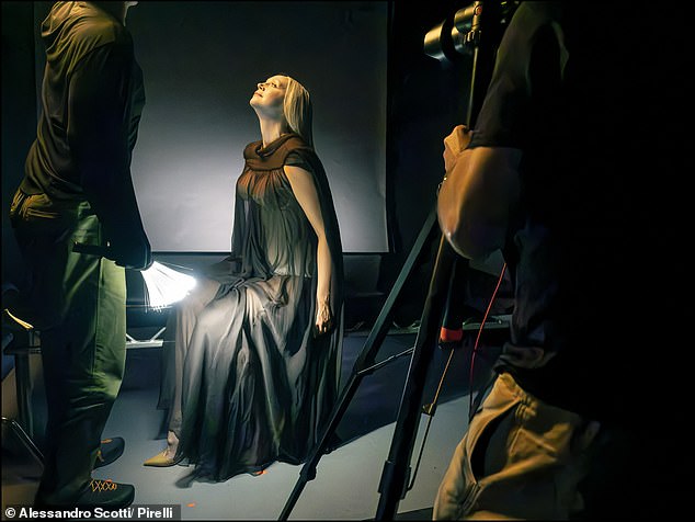 Gwendoline Christie Backstage na kalendaru Pirelli 2026 Sølve Sundsbo
