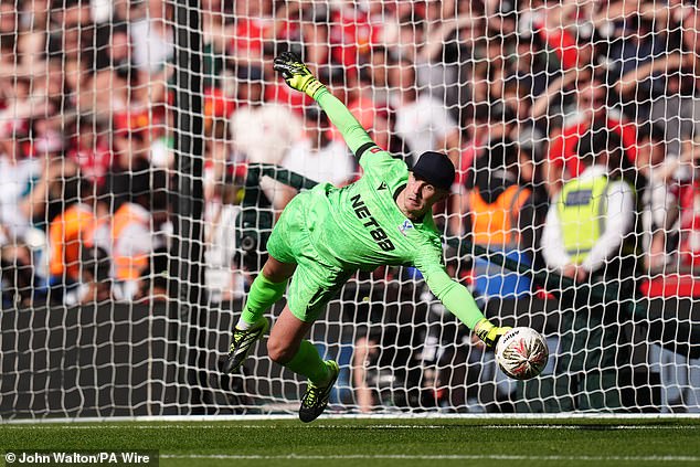 Dean Henderson još jednom se pojačao u situaciji visokog pritiska za orlove