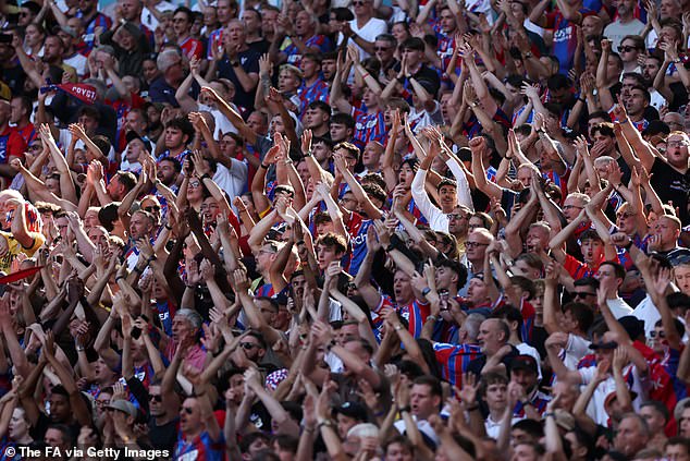 No utor je inzistirao da navijači vjerojatno nisu bili svjesni da je počast planirana