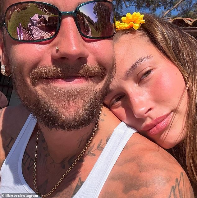 Ranije ovog tjedna objavio je voljeni Instagram album koji je uključivao slike o njemu i Hailey kako se međusobno spuštaju i lebdeći se jedan pored drugog na pokrivačima za piknik