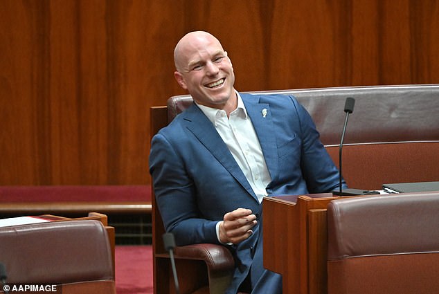 Federalni zastupnik ostao je u izvanrednom obliku otkako je odlazio iz ragbija 2020. godine