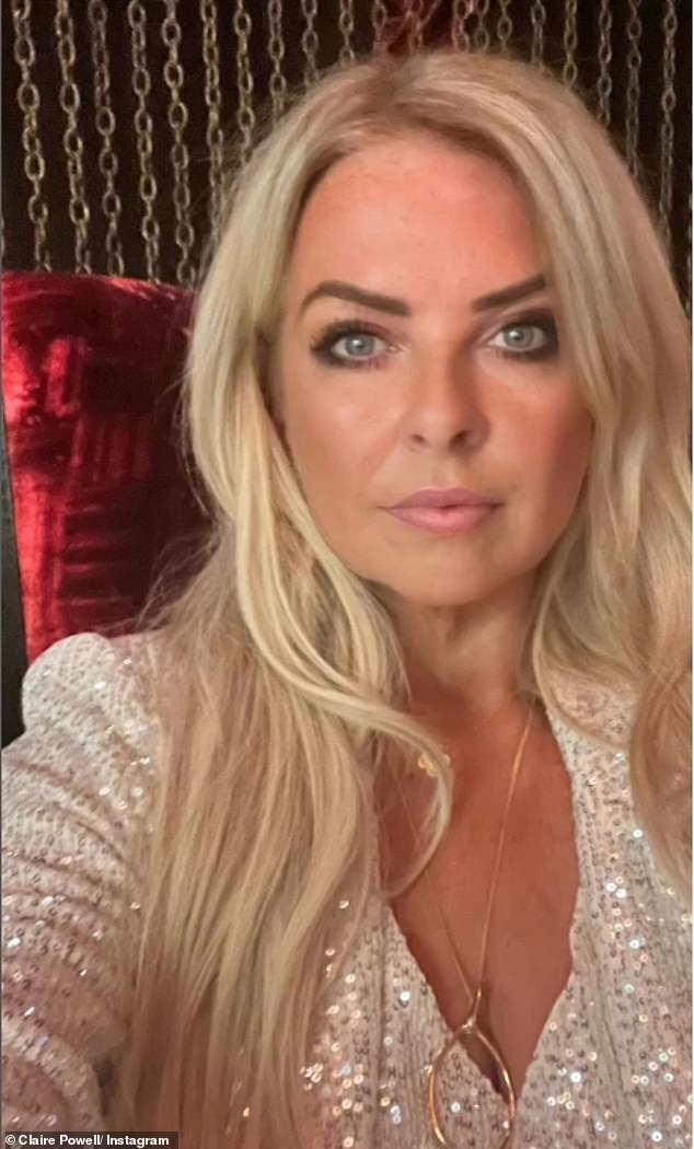 S drugim glamuroznim selfiejem koji pokazuje odjevenu do devete u nisko izrezanom srebrnom broju šljokica