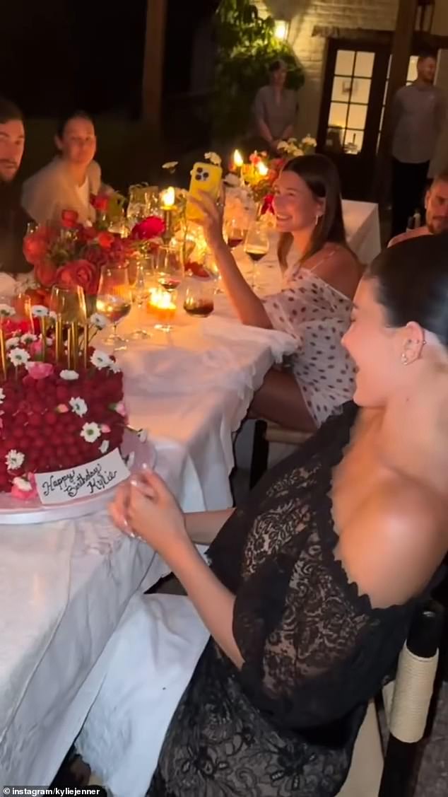 Hailey Bieber viđena je prisutna