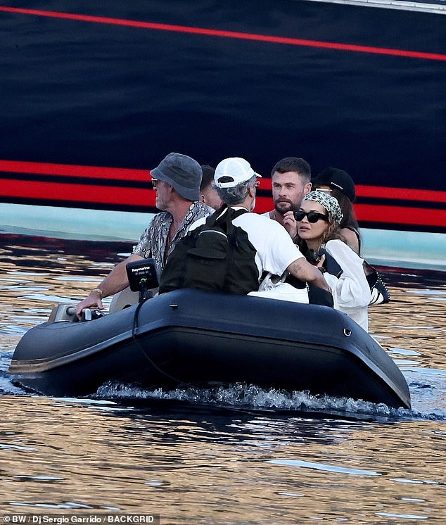 Thorova zvijezda proslavila se s ručkom u Casa Jondal i krstarenjem luksuznom brodom sa popisom gostiju sa zvijezdama, uključujući braću Liam i Luke Hemsworth, Matt Damon, Rita Ora (na slici desno) i njezin suprug Taika Waititi, te Patrick i Pia Whitesell