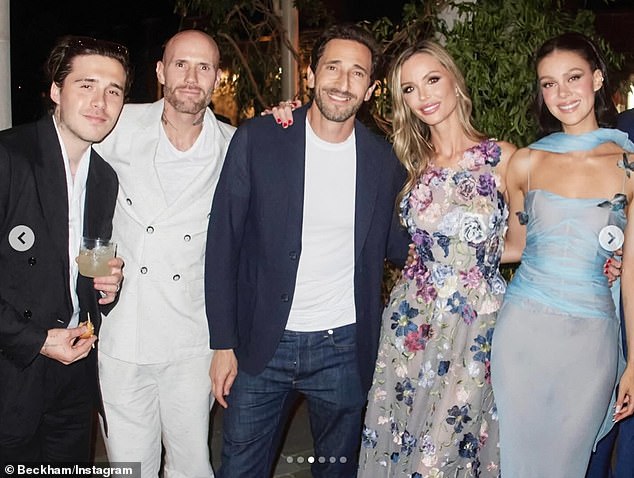 Gosti su bili poput bivšeg Georgina Chapmana Harveyja Weinsteina (drugog s desne strane), njezinog glumca Adrien Brody (centar) i glumac Oliver Trevena (drugi s lijeve strane)