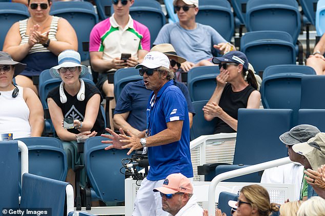 Španjolski trener bio je glasan u poticanju Raducanua i nudeći taktičke savjete
