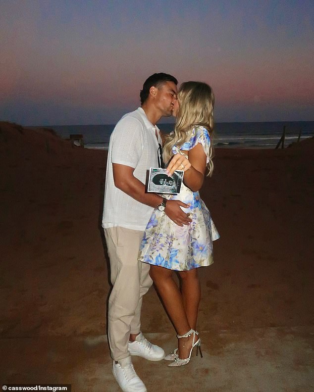 Strašna vijest za Cassie i Tyson dolazi nakon što su dočekali svoje prvo dijete, Theodore. Par je prikazan kako najavljuje Cassiejevu trudnoću s Theodoreom