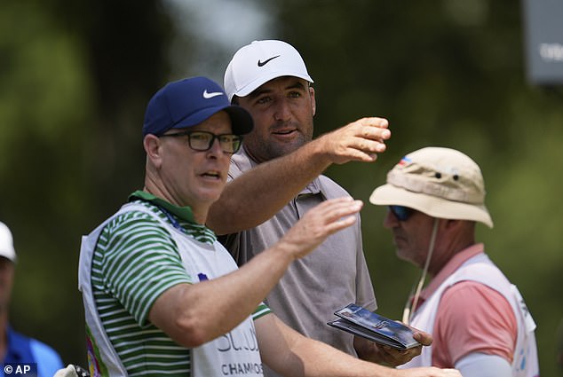 Također je propustio prošle nedjelje, pri čemu je kapelan i bliski prijatelj Brad Payne ušao u pomoć