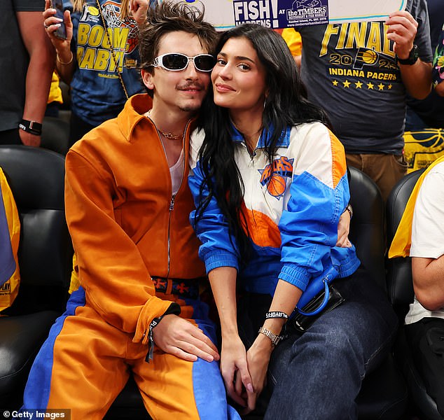 Kylie i Timothee prikazani su u svibnju gledajući kako njegovi voljeni New York Knicks igraju Indiana Pacers u Gainbridge Fieldhouse u Indianapolisu
