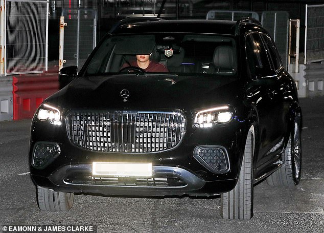 Napadač Man Cityja u svojoj ogromnoj kolekciji automobila ima 250.000 funti Mercedes Maybach 4x4