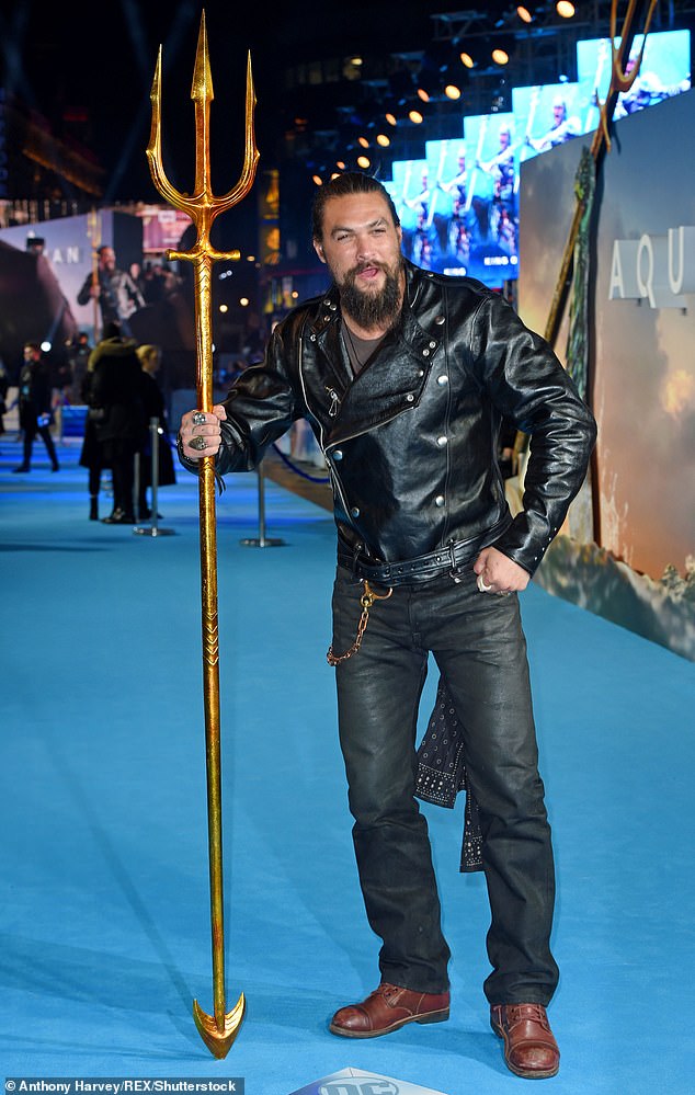 Momoa je rekao da je bio šest milja u stazu vesla od 13 kilometara s prijateljima kad mu je