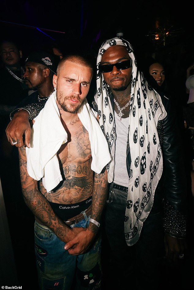 Mnogi su u zajednici hip-hop označili Gunna (R) 'Snitch' 2022. godine kada je prihvatio Alfordov sporazum o priznanju krivnje kako bi se slobodno hodao nakon što su optuženi u slučaju Rico-a od 56-broja protiv Young Thug-a i 26 drugih članova Young Stoner Life Collective