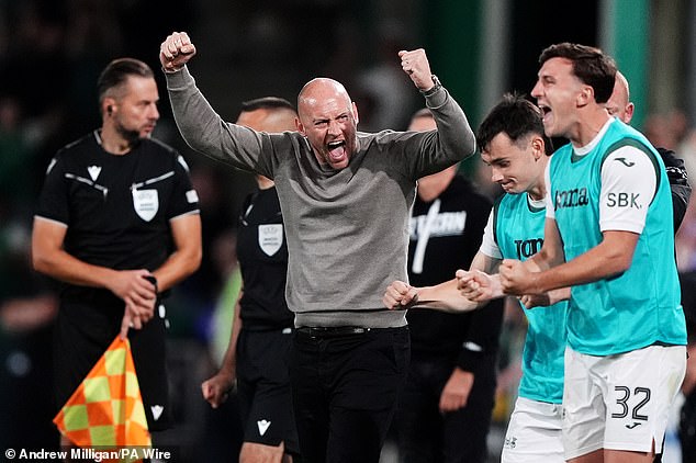 Šef David Gray ne može sakriti svoje oduševljenje nakon što je Hibs stigao do play-offa na trošak Partizana