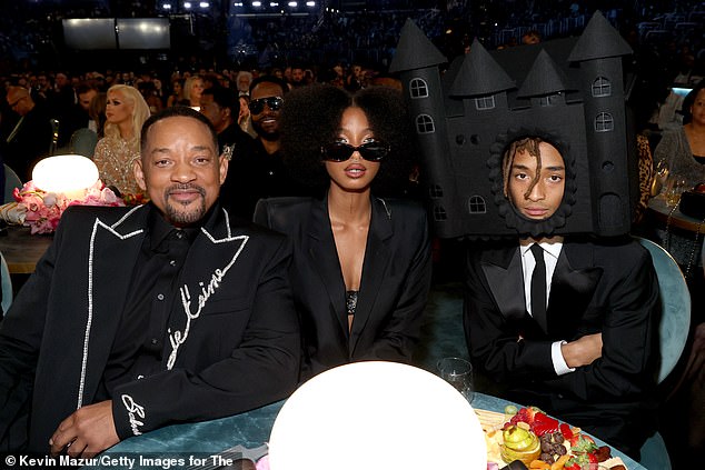 Willow je najmlađi od Will i Jadeino dvoje djece. Hollywoodski par, koji je razdvojen od 2016. godine, također dijeli sina Jaden, 27; (LR) Will, Willow i Jaden u veljači 2025