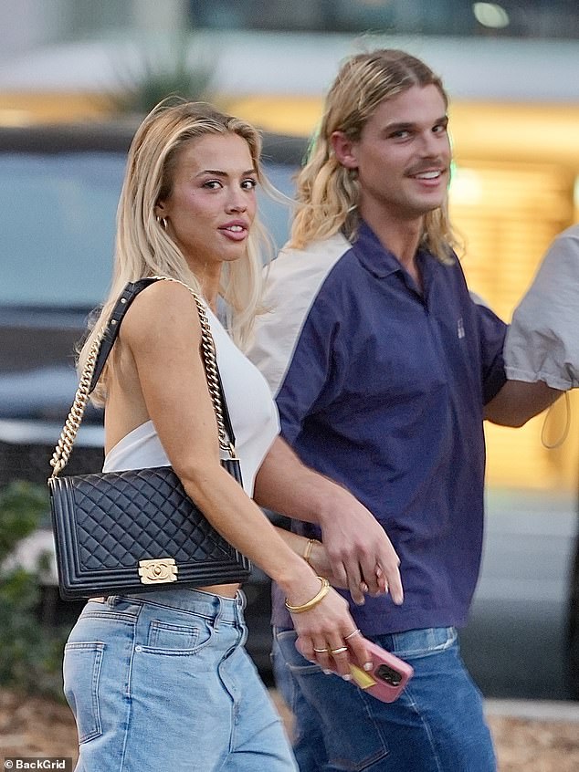 Tammy je u subotu primijećena kako se bolila do Baileyja tijekom sastanka ručka na Gold Coast-u nakon što je dugački veznjak uletio iz Melbournea samo da je vidi