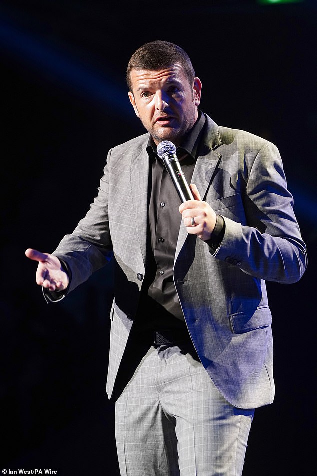 Komičar Kevin Bridges podijelio je razorni počast na Instagramu, uz fotografiju Garyja