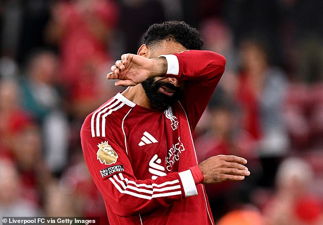 Salah je uzvratio suze u emocionalno nabijenoj noći dok je Anfield odao počast