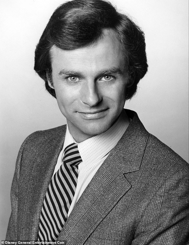 Od 1980. godine Rogers je prikazao Roberta Scorpiona u Općoj bolnici - uloga koju je koju je koju je Soodak rekao 