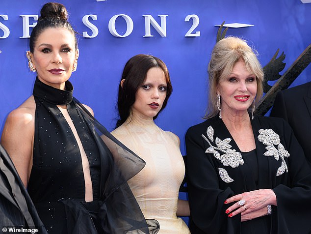 Na slici (LR): Catherine Zeta-Jones, Jenna Ortega i Joanna Lumley pohađaju srijedu 2, 1. dio Globalne premijere u središnjoj dvorani, Westminster, 30. srpnja 2025. u Londonu