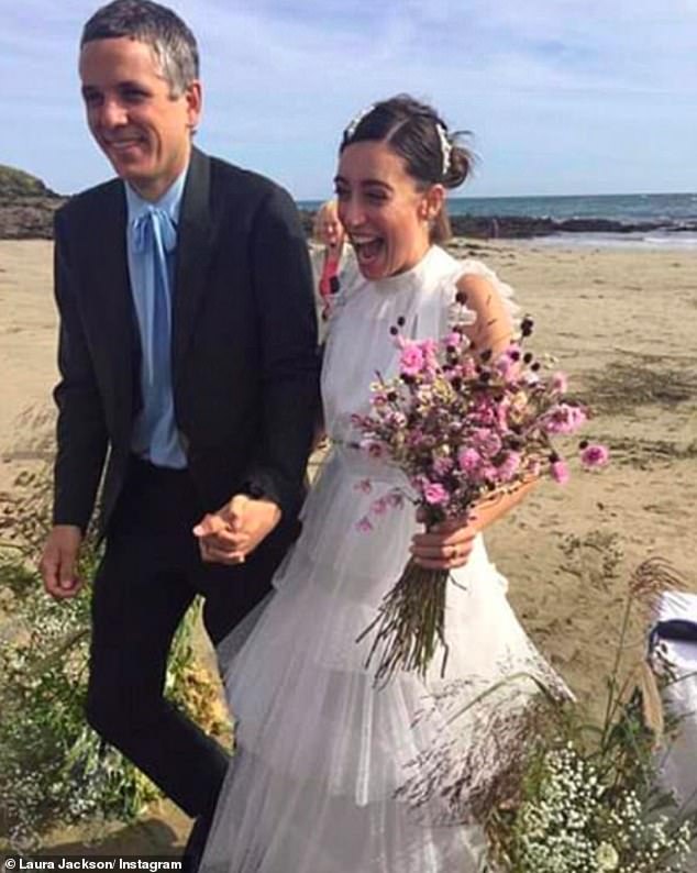 Laura i Jonathan vezali su čvor u zasljepljujućoj ceremoniji plaže u Porthscatho, Cornwall u rujnu 2017