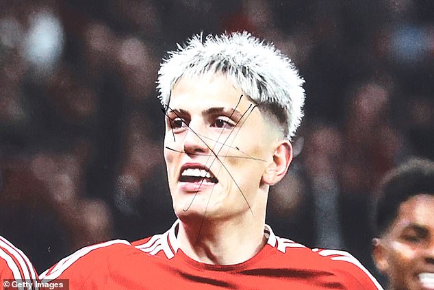 Fotografija Alejandra Garnachoa ispred Old Trafforda bila je obrađena usred njegovog stalnog progonstva