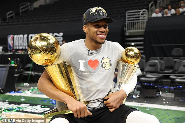 Giannis je u filmu isporučio samo dvije retke, uključujući i proganjanja: 'Ona je mrtva, otišla'