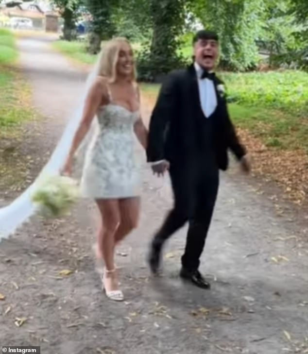 Nakon ceremonije, izvukao se do zbora veselja od Palsa