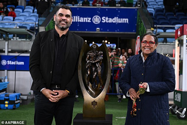 Par je proslavio početak okupljanja NRL -a Gadhu, nakon što su bili slavno prikazani slaveći Bunnies 2014 NRL Grand Final pobjeda u svlačionicima prije 11 godina