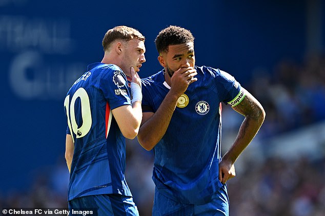 Chelsea je, međutim, podržao Carragher kako bi osigurao kvalifikaciju Lige prvaka