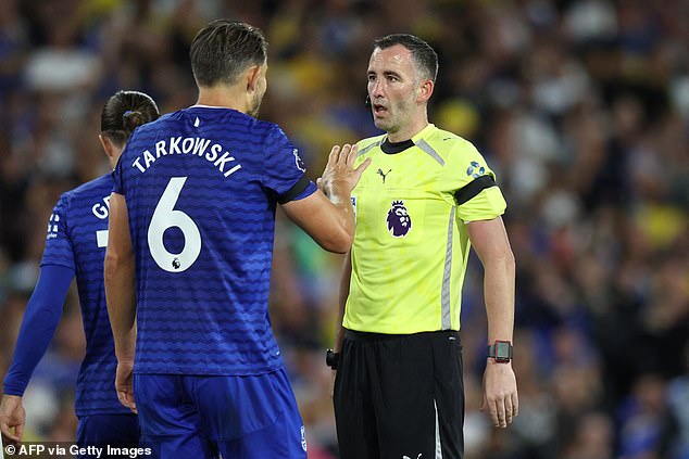 James Tarkowski nazvao je odluku Chrisa Kavanagh -a da dodijeli Leedsu 