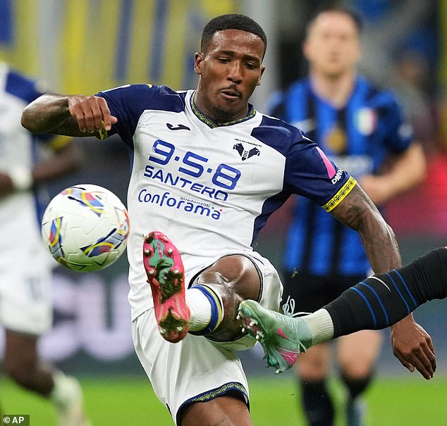 Wolves su potpisali braniča Jacksona Tchatchoua, najbržeg igrača u Serie A prošle sezone