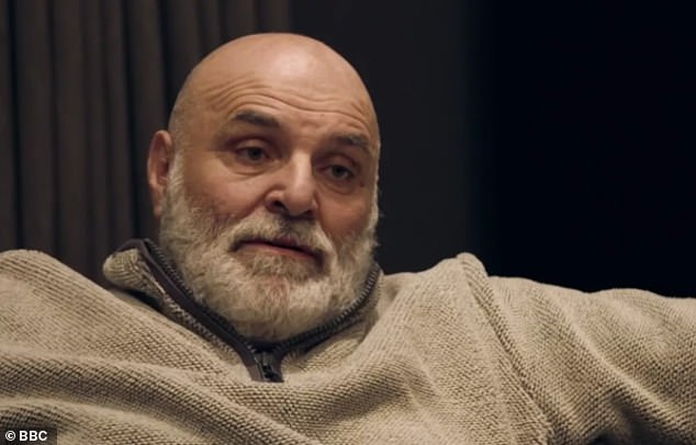 Tommyjev otac John, bivši bokser, rekao je svom sinu da bi trebao preskočiti Božić s Bambijem kako bi se usredotočio na svoj trening prije utakmice