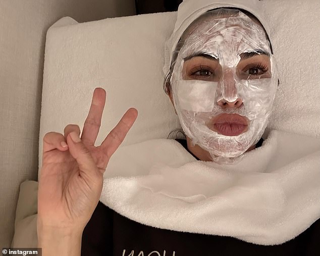 A onda je bilo ovo: 'Iskreno raspoloženje za njegu kože sve je tamo', kao i ovo: 'Lijepa krema Kim, opet ćeš izgledati mlađe'