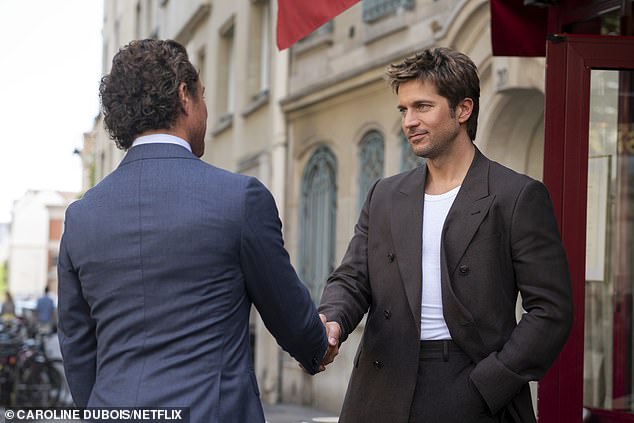 Lucas reprizira svoju ulogu glavnog kuhara Chez Lavauxa Gabriel (bez prezimena) u petoj sezoni Romantične drame Darren Star-a u Parizu, koja se premijerno prikazuje 18. prosinca na Netflixu