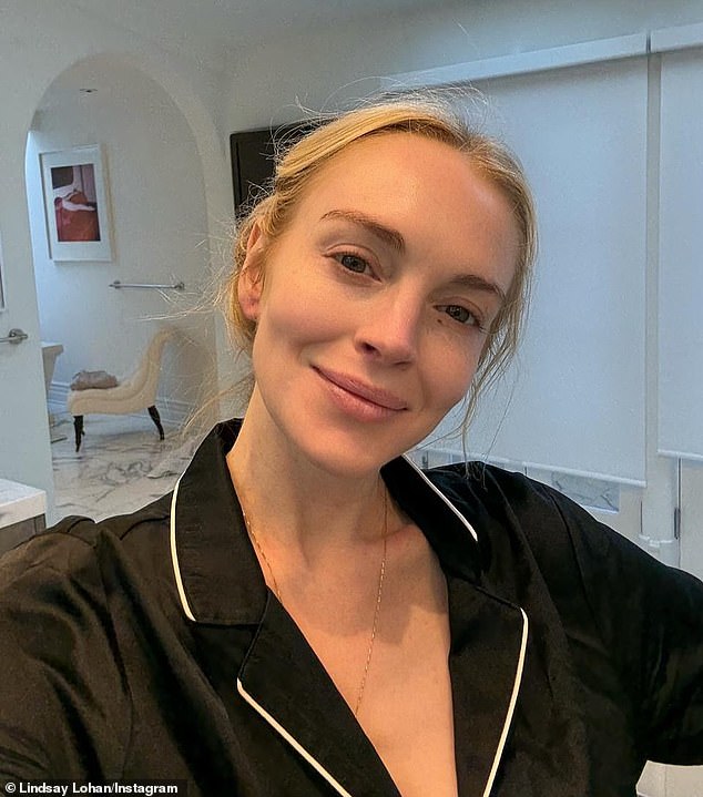 Prošli tjedan, The Love of thespian i Lindsay Lohan (na slici u utorak) potpisali su se za produkciju i zvijezdu u Isaac Aptakeru i adaptaciji novog roman dadilja Elizabeth Berger o novoj dadiljom roman Sophie Stava za nadolazeću seriju Hulu Limited