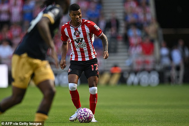 Sunderland's Poinildo Mandava prvi je Mozambički nogometaš koji je glumio u Premier ligi