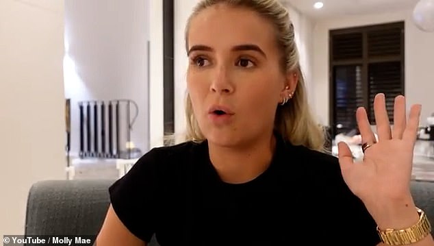 Influencer, 26, uputio se u Aberoch, Sjeverni Wales, s nekim prijateljima, na neko vrijeme, prema suncu