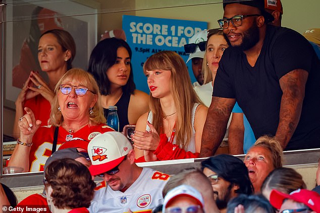 Kako se sezona NFL -a ponovno započinje, očekuje se da će pop zvijezda iskorijeniti za svoju NFL Beau na igrama