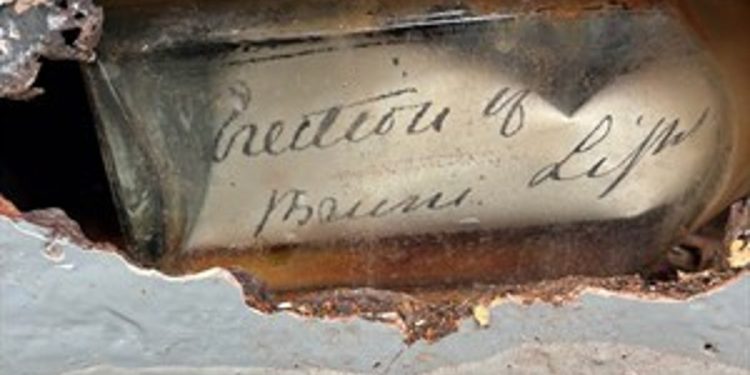 122-godišnja poruka u boci pronađena je skrivena u zidu Tasmanskog svjetionika