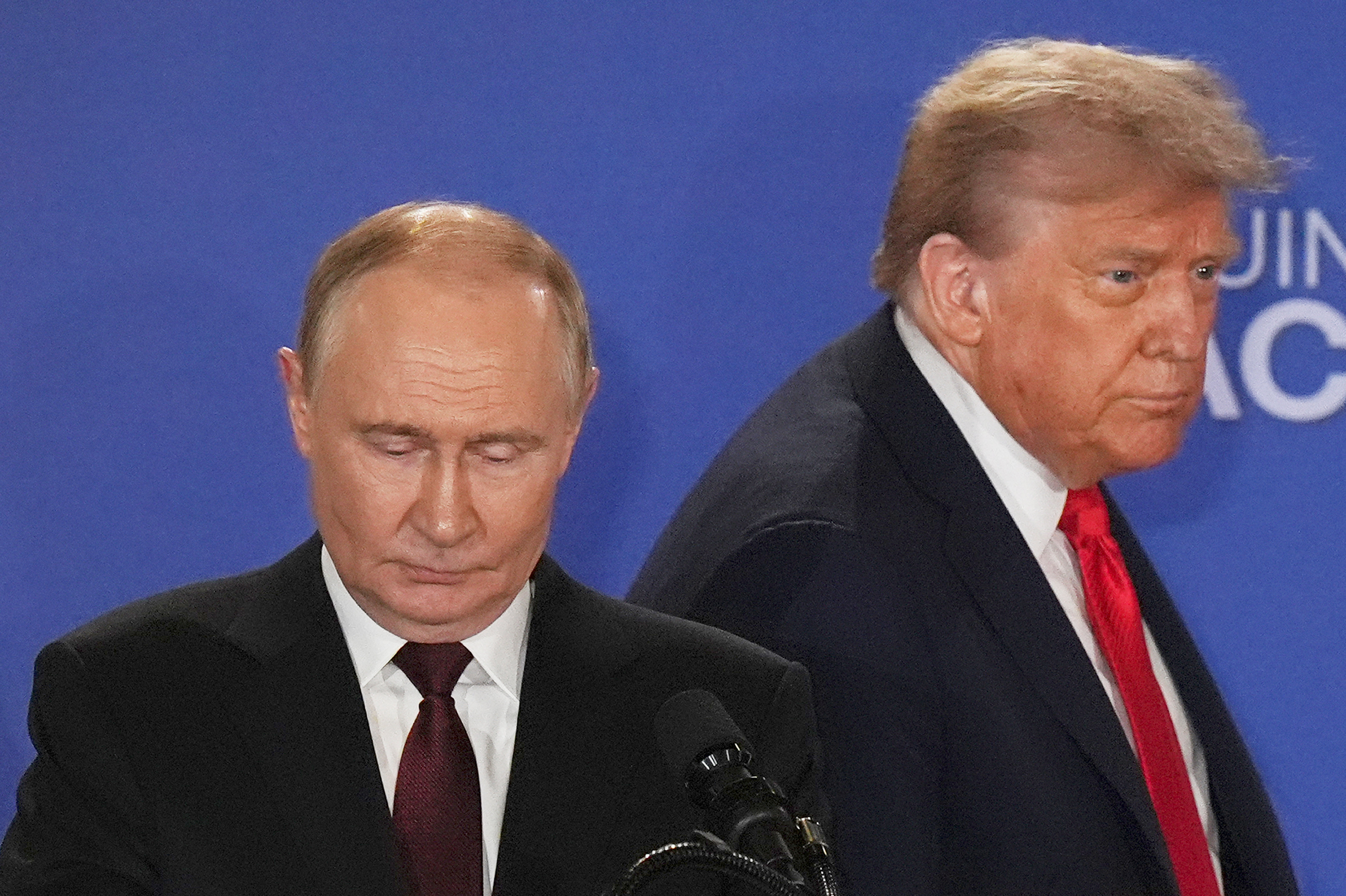 Vladimir Putin i Donald Trump nakratko su razgovarali na konferenciji za novinare nakon samita na Aljasci, što nije rezultiralo postignutim mirovnim sporazumom (Jae C Hong/AP)