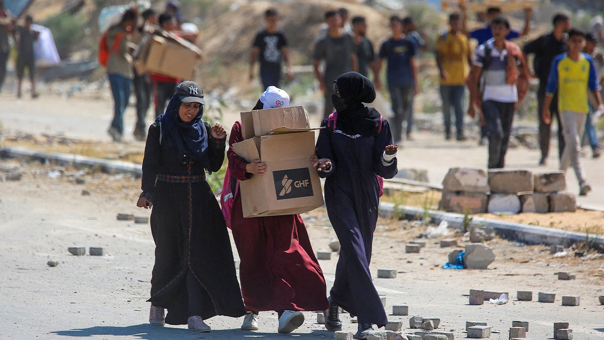 Palestinci koji traže pomoć
